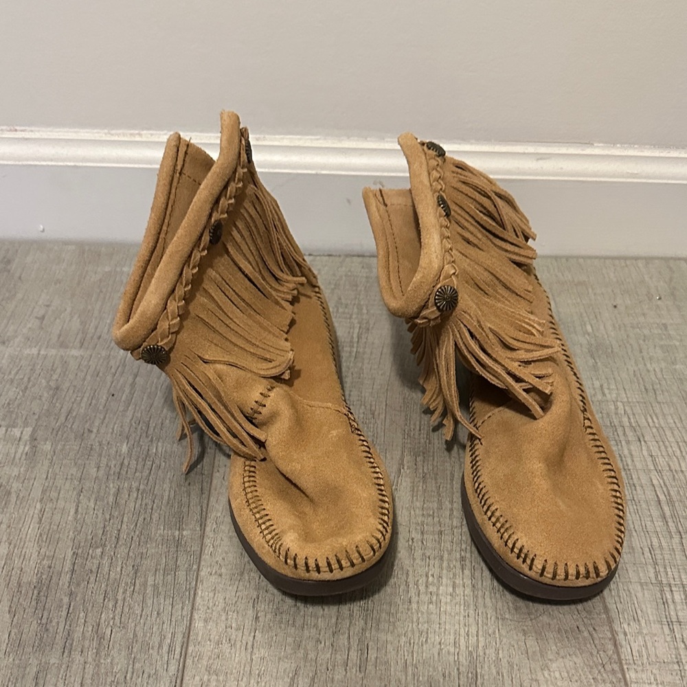 Minnetonka Tan Moccasins with Fringe - Picture 2 of 9